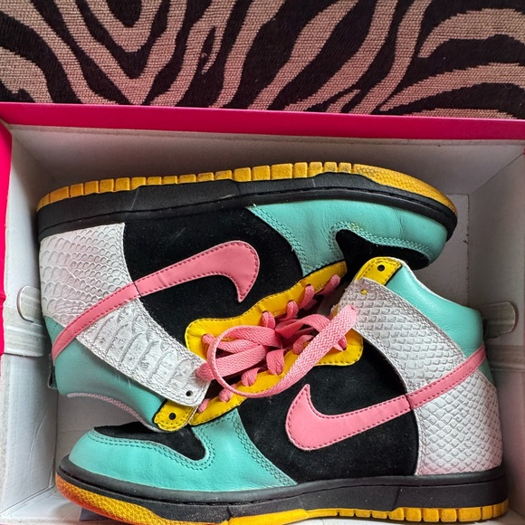 Nike Shoes - Nike Hi Top Sneakers